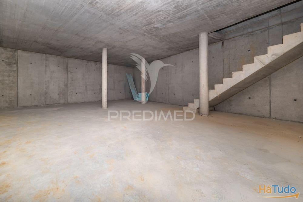 Armazm 345 M2 para servios, comercio e indstria Ferreiros, Braga