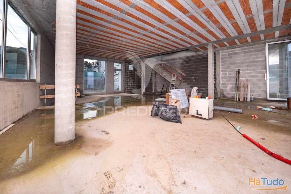 Armazm 345 M2 para servios, comercio e indstria Ferreiros, Braga