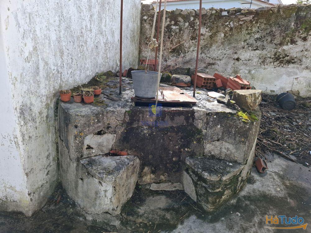 Moradia trrea isolada para recuperar em Cela, Alcobaa.