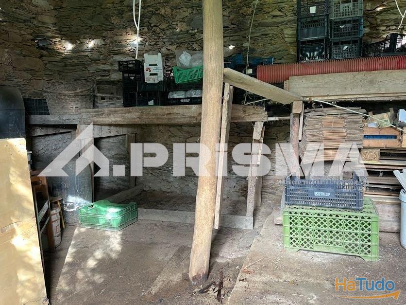 Terreno com construo em xisto para venda em Salgueiro do Campo