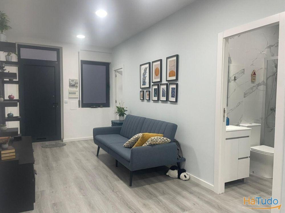 Moradia T2 geminada na Senhora da Hora, Matosinhos