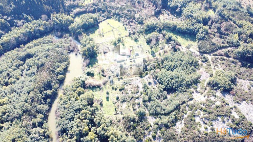 Terrenos junto ao Rio Alva