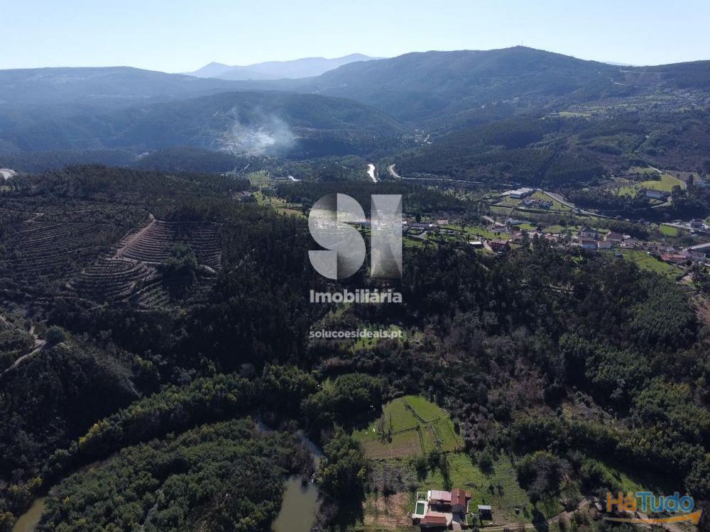 Terrenos junto ao Rio Alva