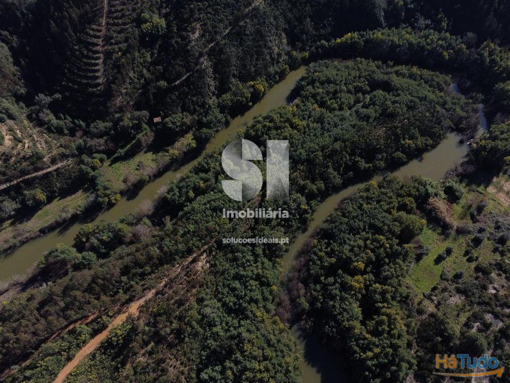 Terrenos junto ao Rio Alva