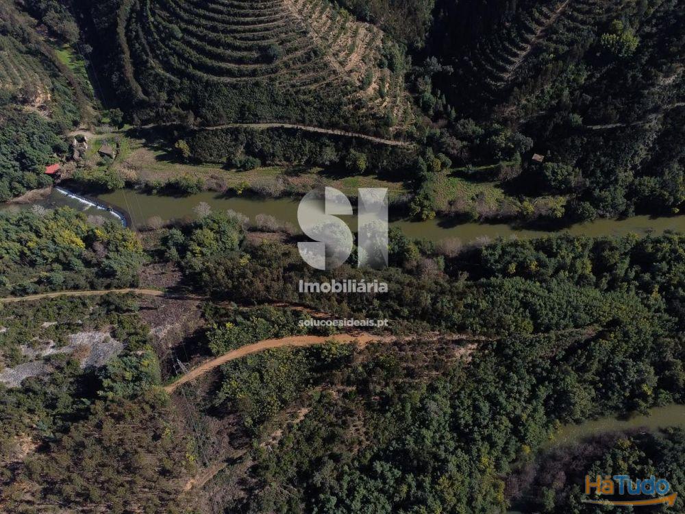 Terrenos junto ao Rio Alva
