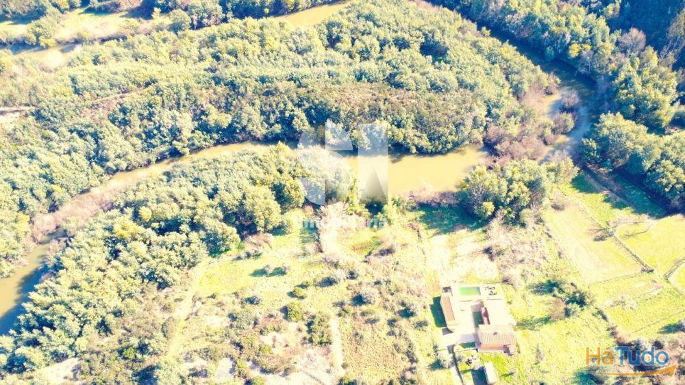 Terrenos junto ao Rio Alva