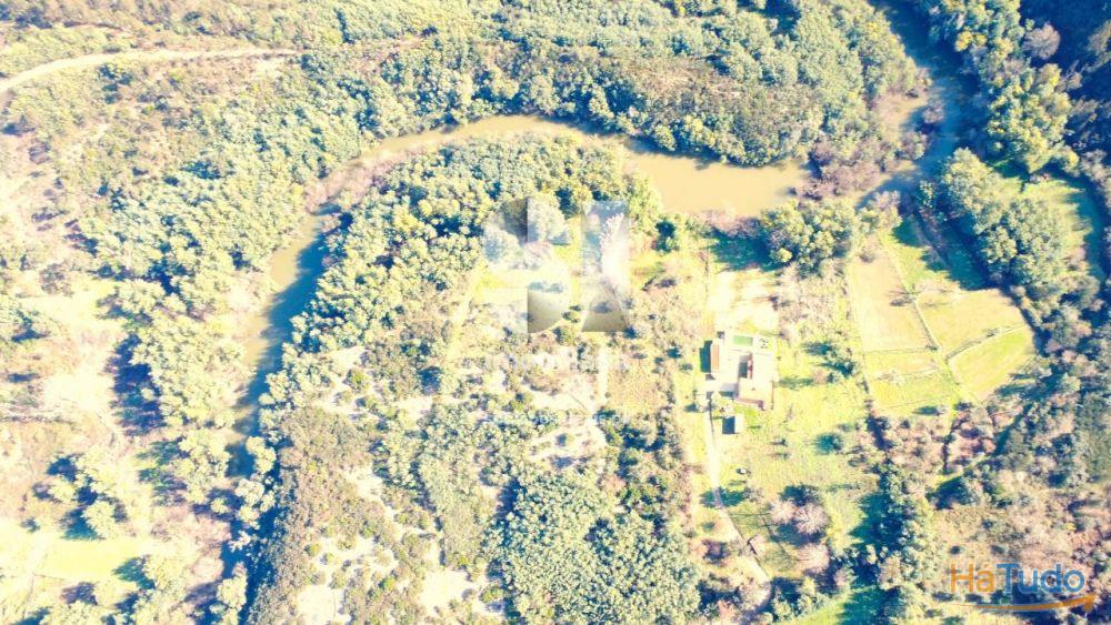 Terrenos junto ao Rio Alva