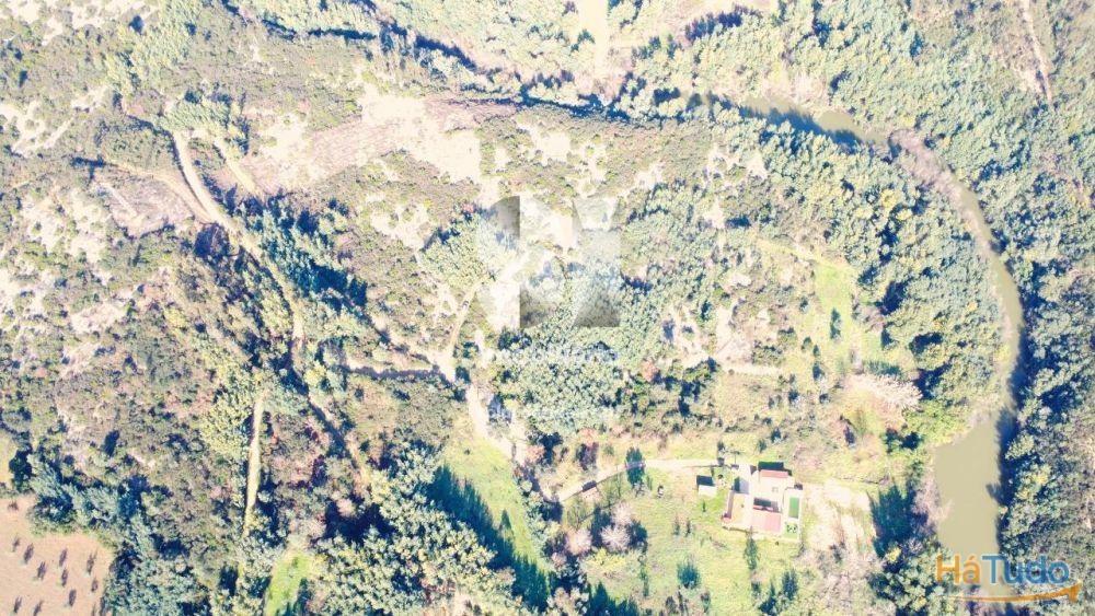 Terrenos junto ao Rio Alva