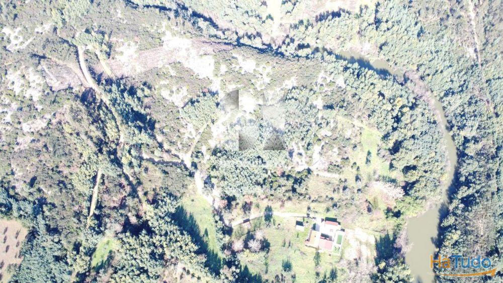 Terrenos junto ao Rio Alva