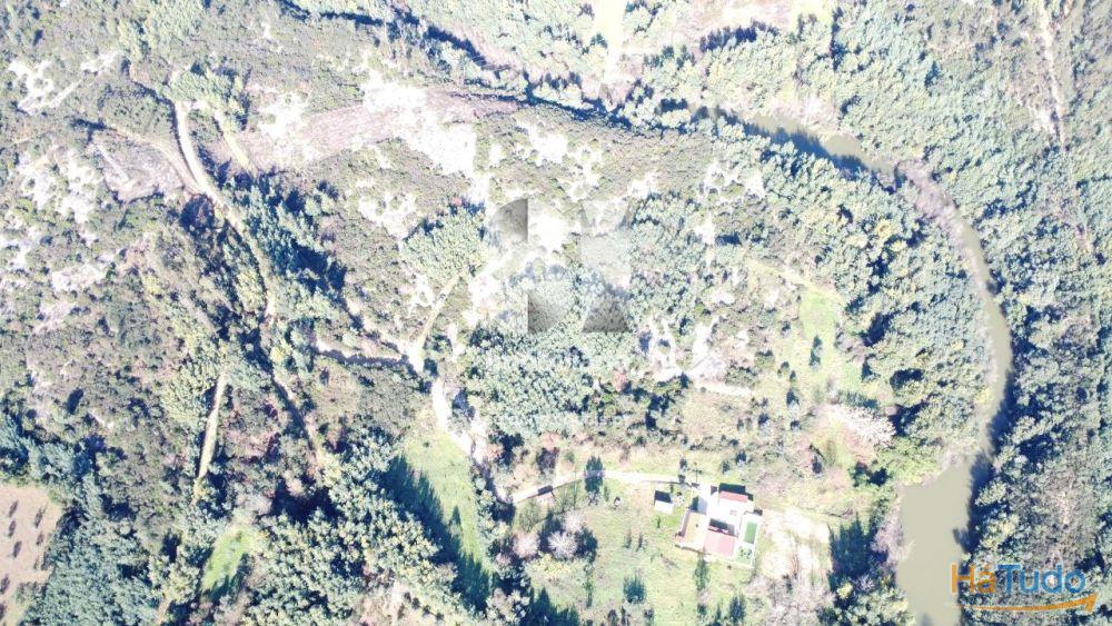 Terrenos junto ao Rio Alva