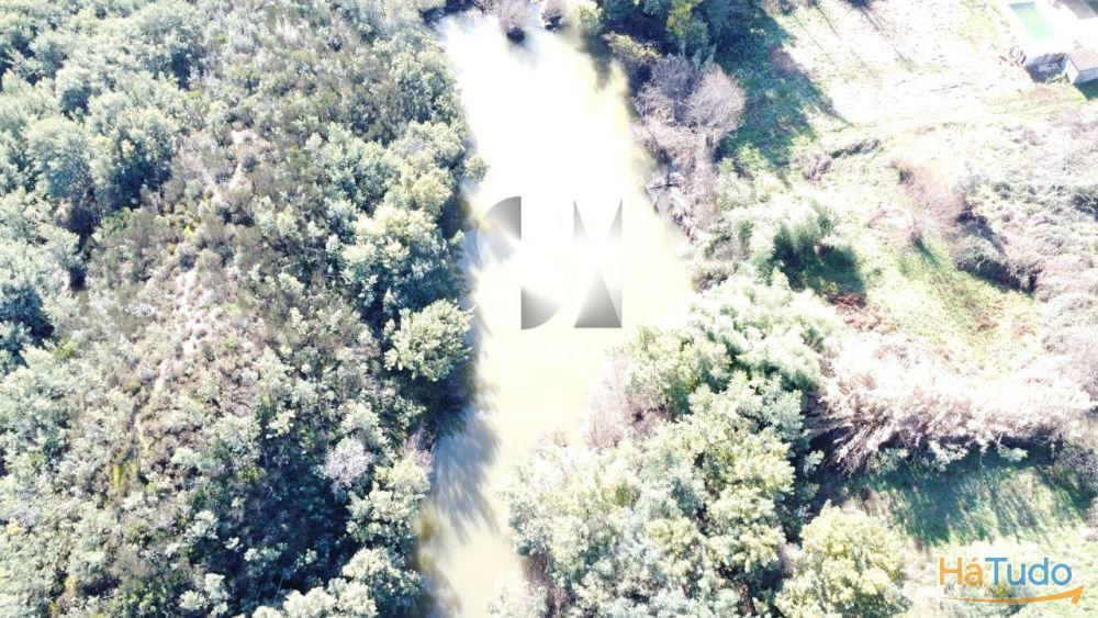 Terrenos junto ao Rio Alva