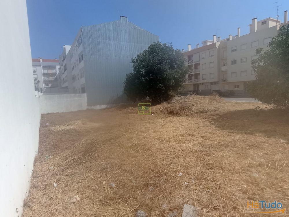 Lote de Terreno para construção de um prédio na Quinta da Carapalha Lote de Terreno para construção de um prédio na Quinta da Carapalha