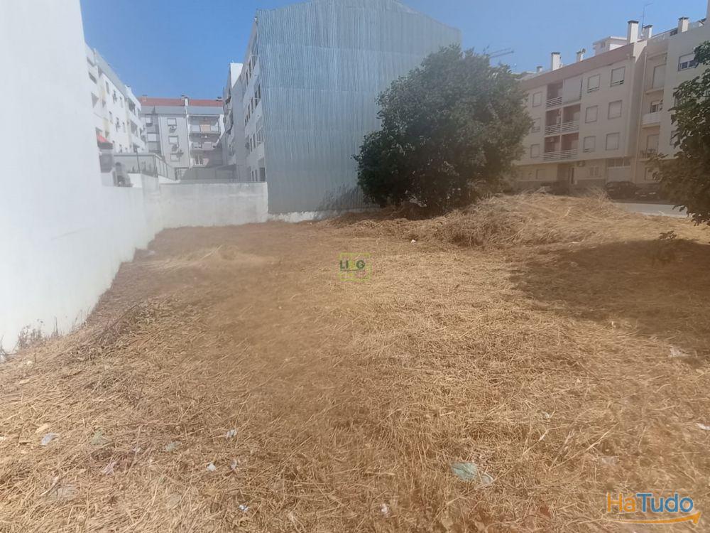 Lote de Terreno para construção de um prédio na Quinta da Carapalha Lote de Terreno para construção de um prédio na Quinta da Carapalha