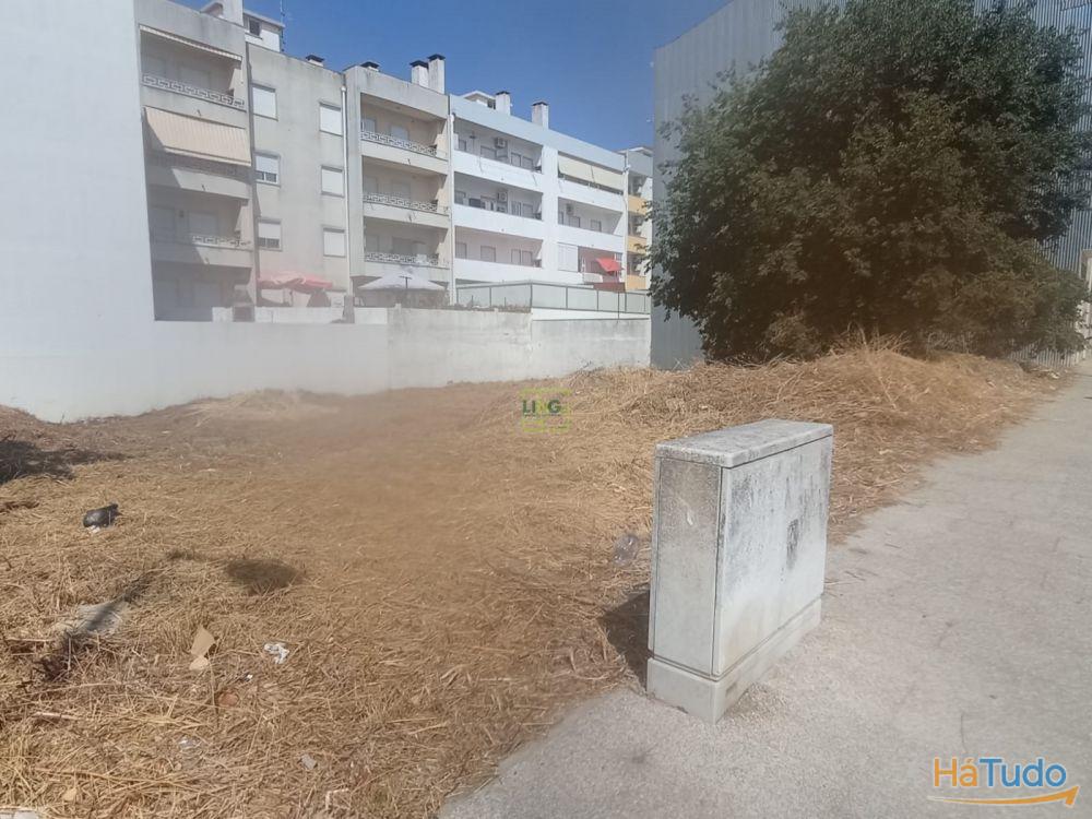 Lote de Terreno para construção de um prédio na Quinta da Carapalha Lote de Terreno para construção de um prédio na Quinta da Carapalha