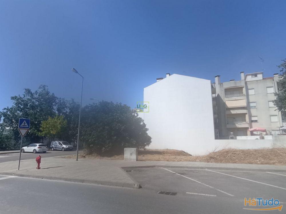 Lote de Terreno para construção de um prédio na Quinta da Carapalha Lote de Terreno para construção de um prédio na Quinta da Carapalha