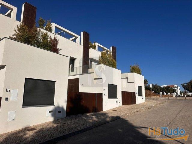 Moradia Geminada T3 Venda em Moncarapacho e Fuseta,Olhão Moradia Geminada T3 Venda em Moncarapacho e Fuseta,Olhão