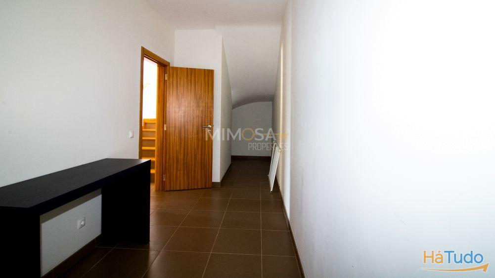 Moradia T3 em Banda ? Arão, Mexilhoeira Grande Moradia T3 em Banda ? Arão, Mexilhoeira Grande