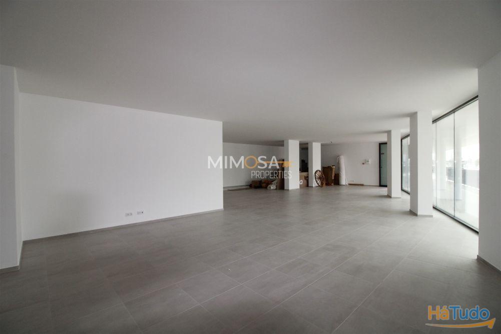 Espaço Comercial Versátil junto à Marina de Lagos Espaço Comercial Versátil junto à Marina de Lagos