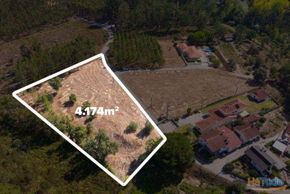 Terreno construção com mais de 4 000 metros quadrados a 15 minutos de Leiria Terreno construção com mais de 4 000 metros quadrados a 15 minutos de Leiria