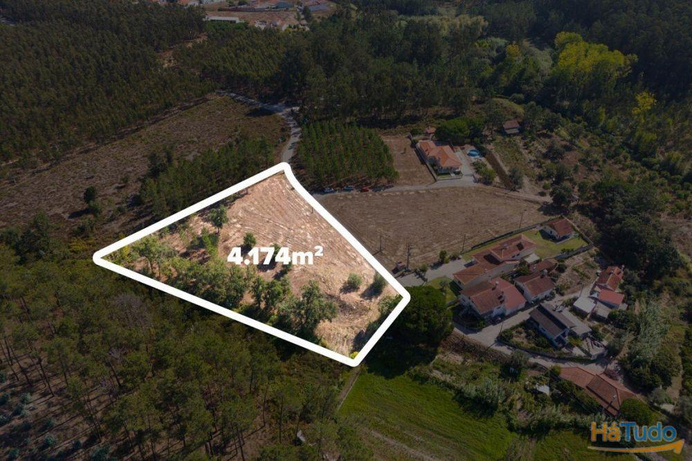 Terreno construção com mais de 4 000 metros quadrados a 15 minutos de Leiria Terreno construção com mais de 4 000 metros quadrados a 15 minutos de Leiria