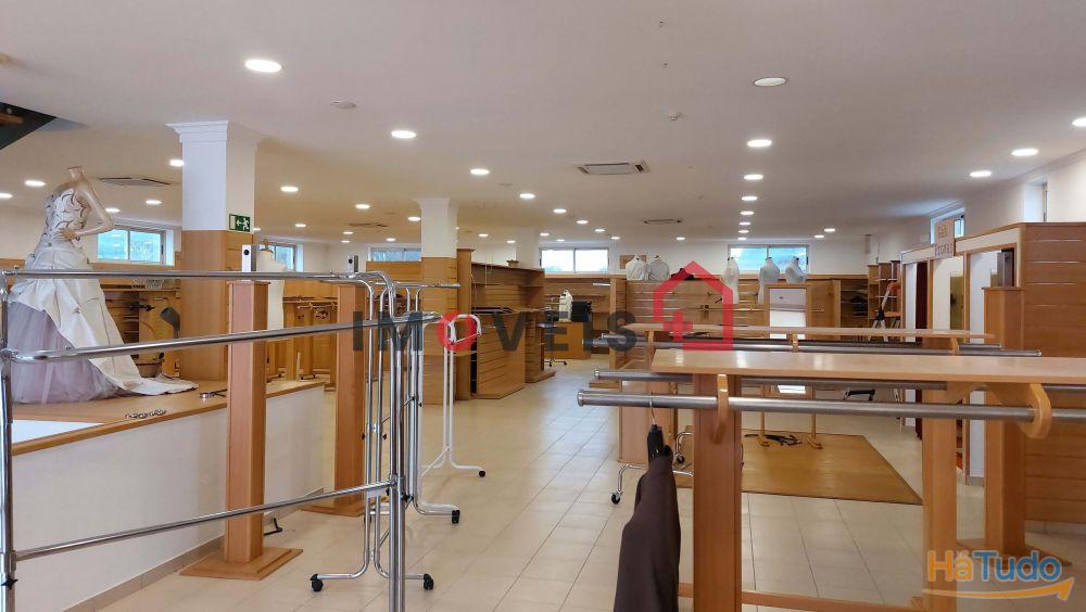 Loja com potencial para vários serviços ou comércio! Loja com potencial para vários serviços ou comércio!