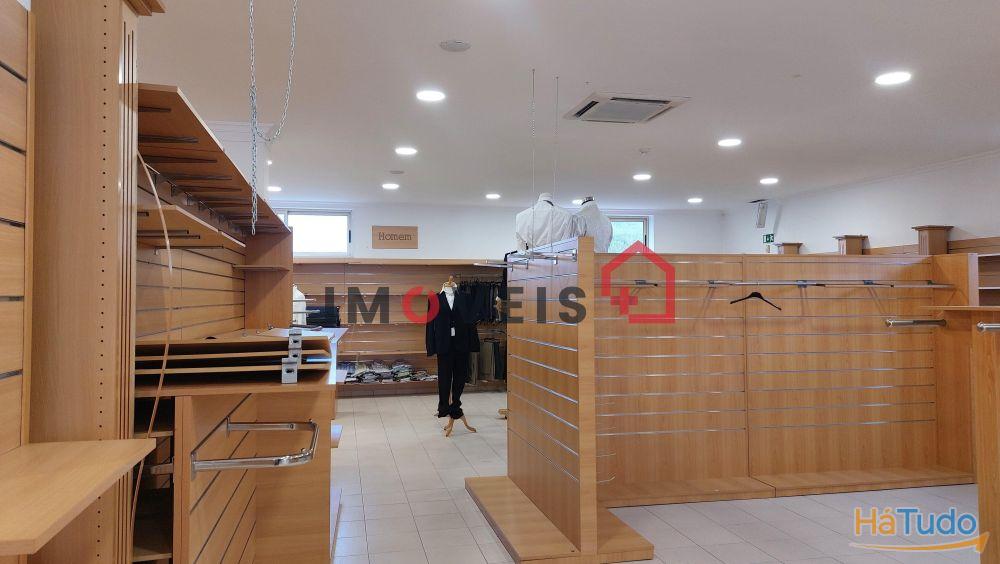 Loja com potencial para vários serviços ou comércio! Loja com potencial para vários serviços ou comércio!