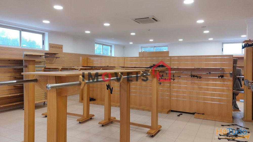 Loja com potencial para vários serviços ou comércio! Loja com potencial para vários serviços ou comércio!