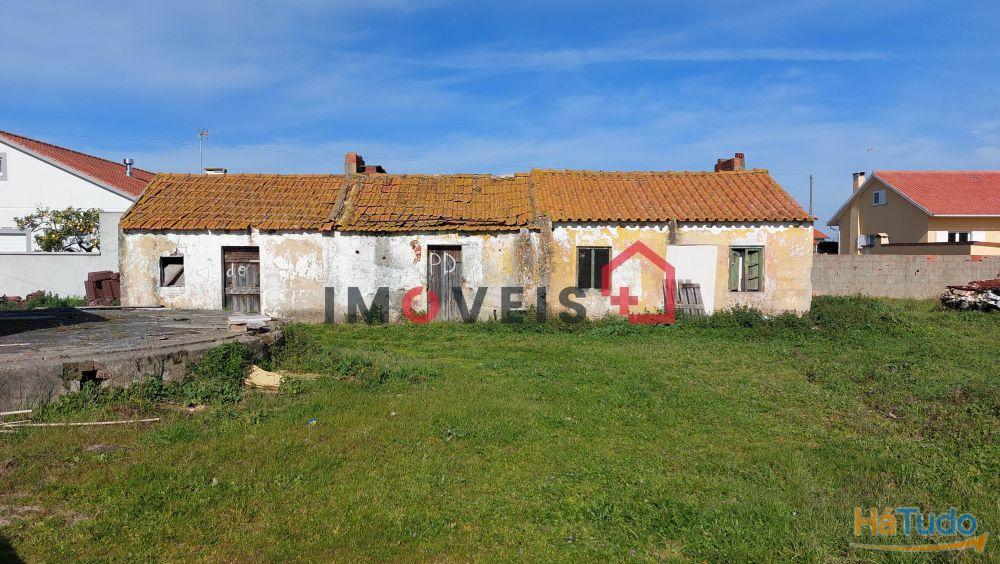 Terreno para construção com oito mil trezentos e oitenta metros quadrados Terreno para construção com oito mil trezentos e oitenta metros quadrados