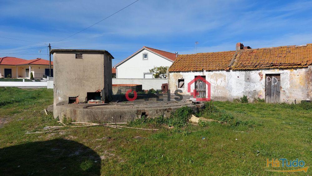 Terreno para construção com oito mil trezentos e oitenta metros quadrados Terreno para construção com oito mil trezentos e oitenta metros quadrados