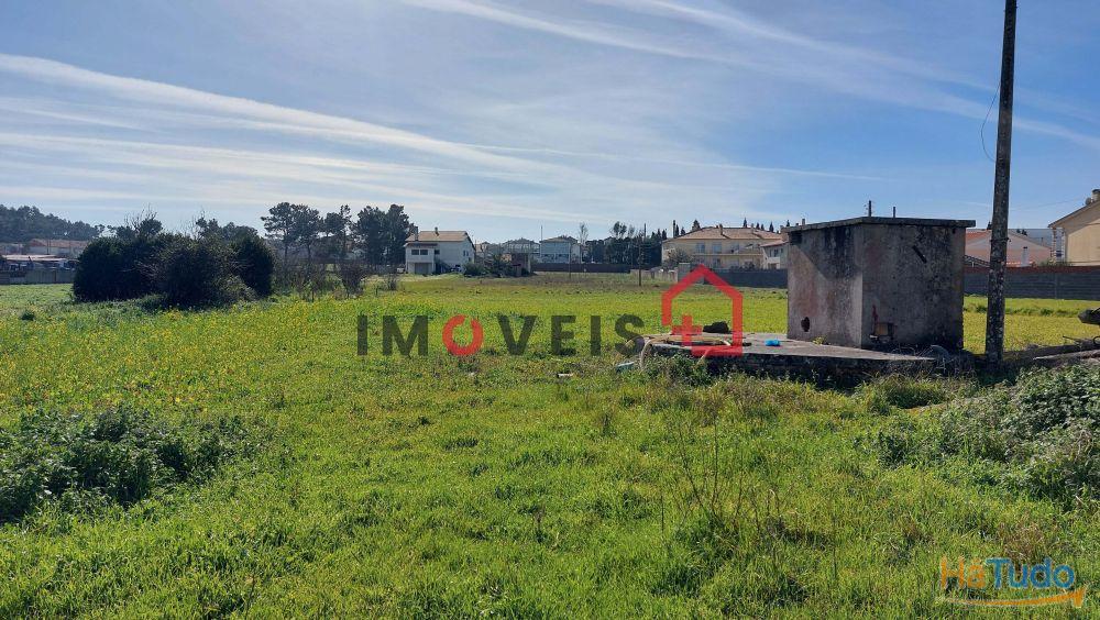 Terreno para construção com oito mil trezentos e oitenta metros quadrados Terreno para construção com oito mil trezentos e oitenta metros quadrados