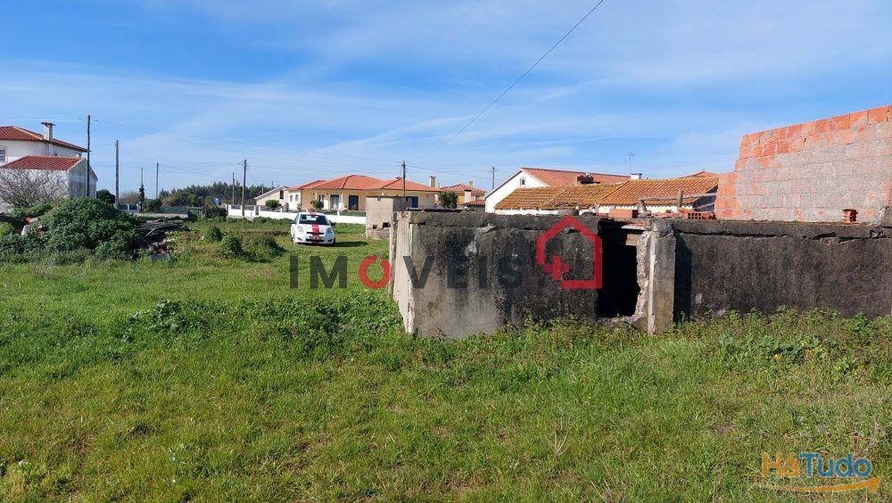 Terreno para construção com oito mil trezentos e oitenta metros quadrados Terreno para construção com oito mil trezentos e oitenta metros quadrados