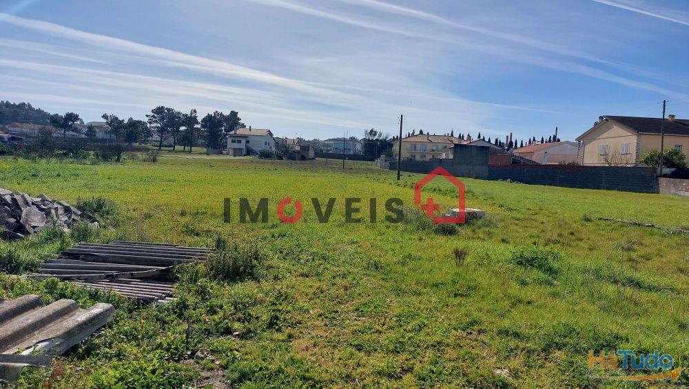 Terreno para construção com oito mil trezentos e oitenta metros quadrados Terreno para construção com oito mil trezentos e oitenta metros quadrados