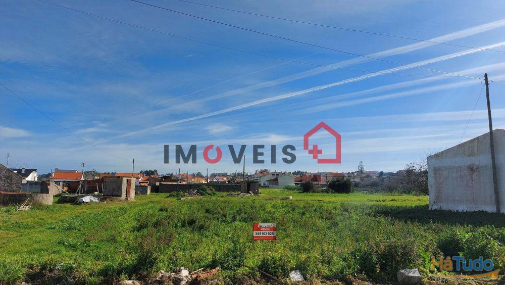 Terreno para construção com oito mil trezentos e oitenta metros quadrados Terreno para construção com oito mil trezentos e oitenta metros quadrados