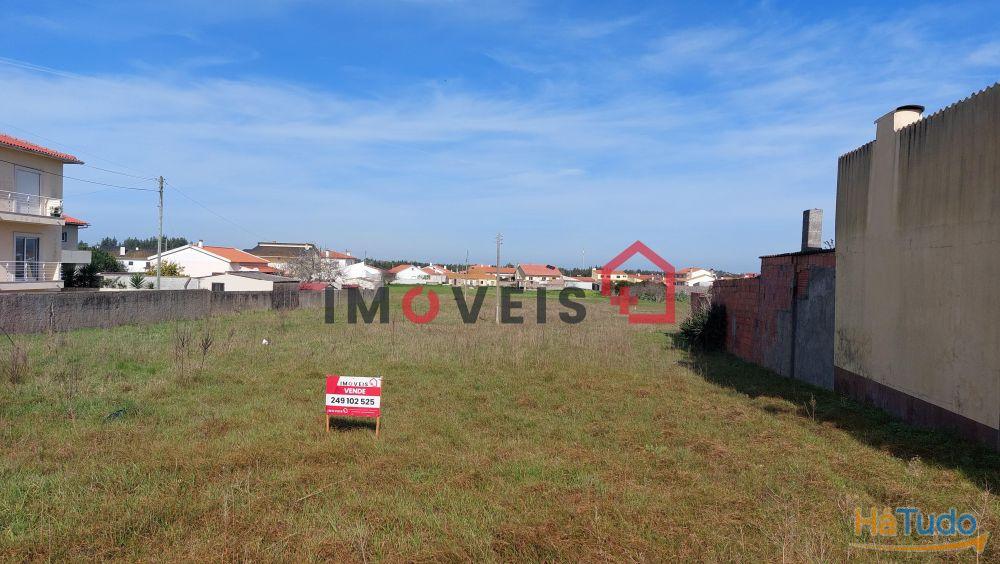 Terreno para construção com oito mil trezentos e oitenta metros quadrados Terreno para construção com oito mil trezentos e oitenta metros quadrados