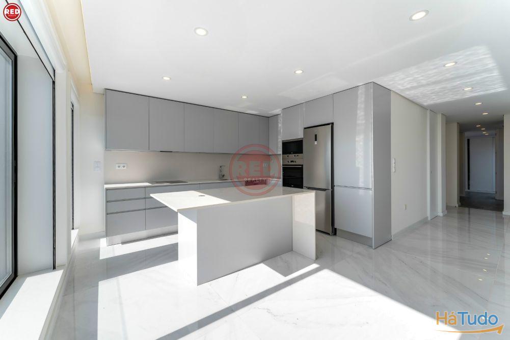 T2 Penthouse Rooftop c/ 2 lugares de garagem na Maia T2 Penthouse Rooftop c/ 2 lugares de garagem na Maia