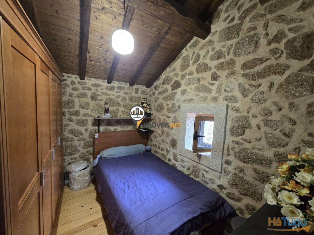 Moradia recuperada em granito e madeira, Venda, Tinalhas Moradia recuperada em granito e madeira, Venda, Tinalhas