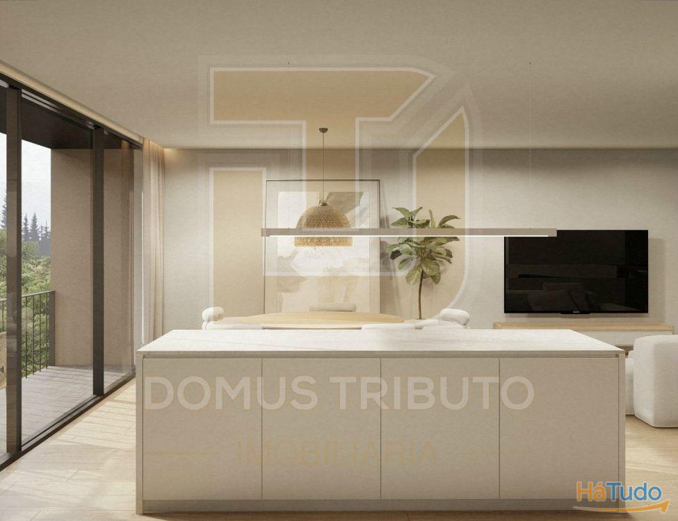 Moradia V3, 2 frentes, com 3 suítes, garagem fechada para 2 carros, varandas, terraços e jardim. Moradia V3, 2 frentes, com 3 suítes, garagem fechada para 2 carros, varandas, terraços e jardim.