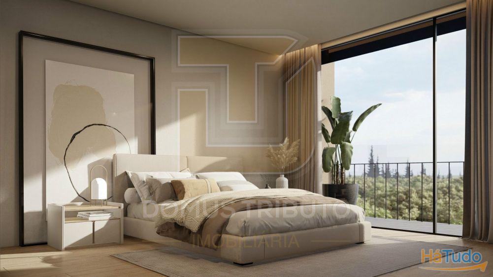 Moradia V3, 2 frentes, com 3 suítes, garagem fechada para 2 carros, varandas, terraços e jardim. Moradia V3, 2 frentes, com 3 suítes, garagem fechada para 2 carros, varandas, terraços e jardim.