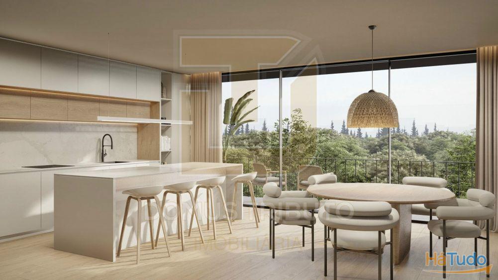 Moradia V3, 2 frentes, com 3 suítes, garagem fechada para 2 carros, varandas, terraços e jardim. Moradia V3, 2 frentes, com 3 suítes, garagem fechada para 2 carros, varandas, terraços e jardim.