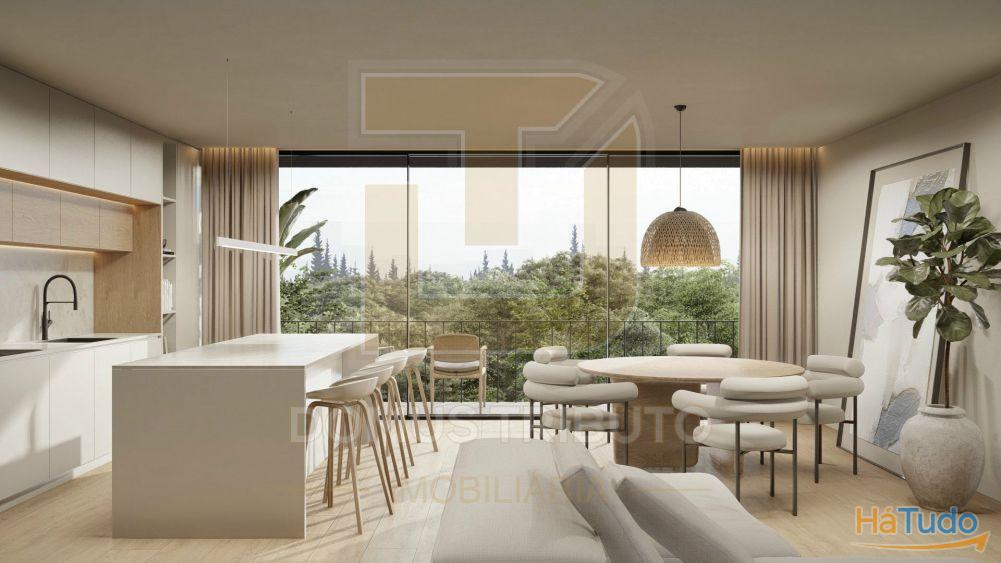 Moradia V3, 2 frentes, com 3 suítes, garagem fechada para 2 carros, varandas, terraços e jardim. Moradia V3, 2 frentes, com 3 suítes, garagem fechada para 2 carros, varandas, terraços e jardim.