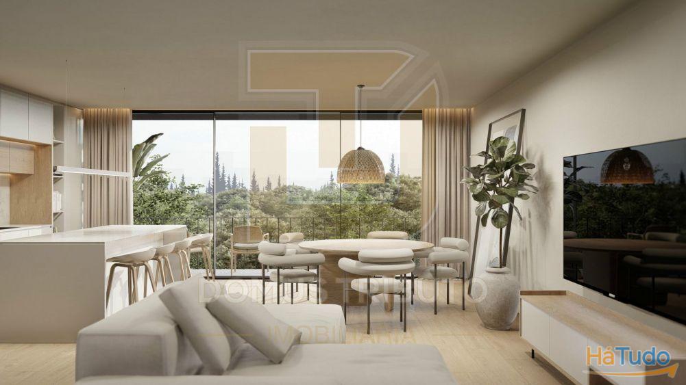 Moradia V3, 2 frentes, com 3 suítes, garagem fechada para 2 carros, varandas, terraços e jardim. Moradia V3, 2 frentes, com 3 suítes, garagem fechada para 2 carros, varandas, terraços e jardim.