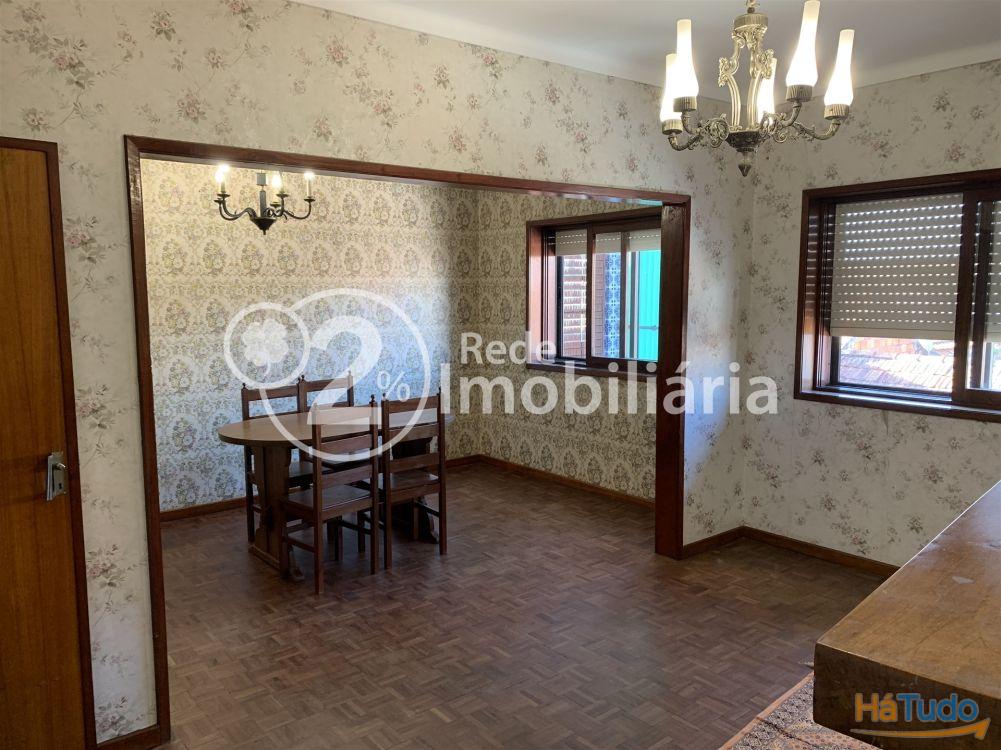 Moradia de dois pisos em São Bernardo Moradia de dois pisos em São Bernardo