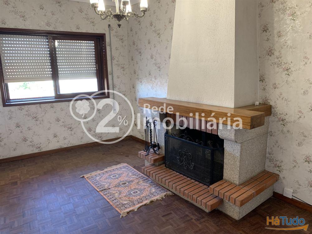 Moradia de dois pisos em São Bernardo Moradia de dois pisos em São Bernardo