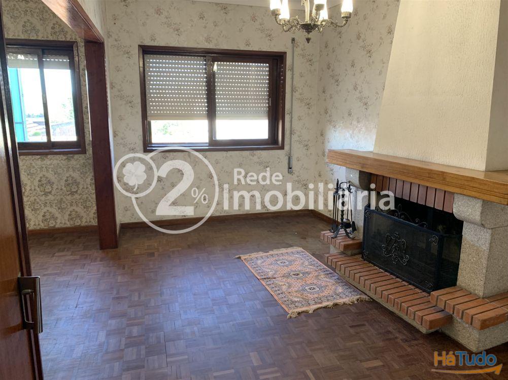 Moradia de dois pisos em São Bernardo Moradia de dois pisos em São Bernardo