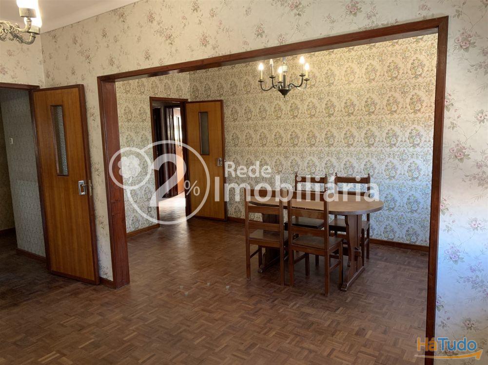 Moradia de dois pisos em São Bernardo Moradia de dois pisos em São Bernardo