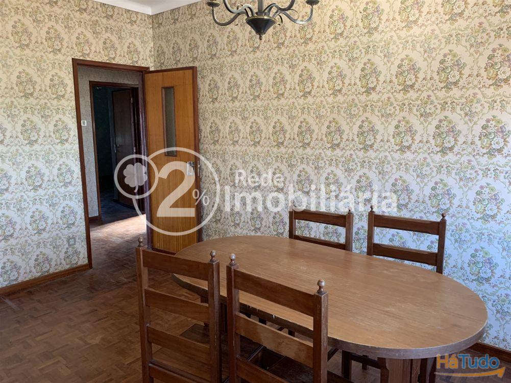 Moradia de dois pisos em São Bernardo Moradia de dois pisos em São Bernardo