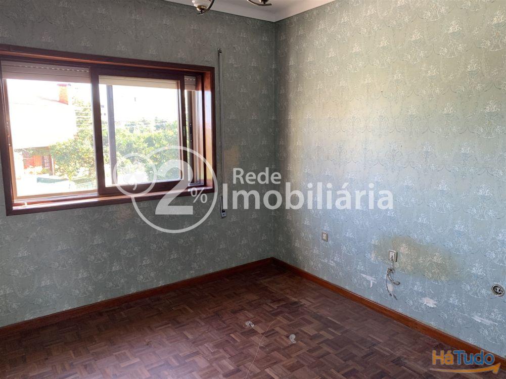 Moradia de dois pisos em São Bernardo Moradia de dois pisos em São Bernardo