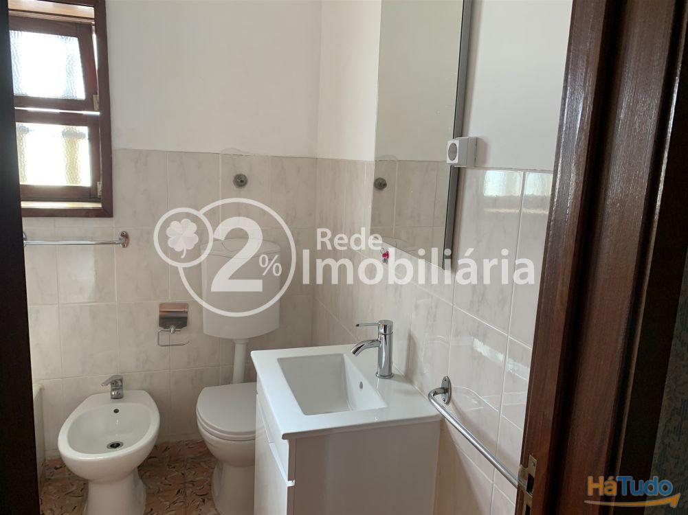 Moradia de dois pisos em São Bernardo Moradia de dois pisos em São Bernardo