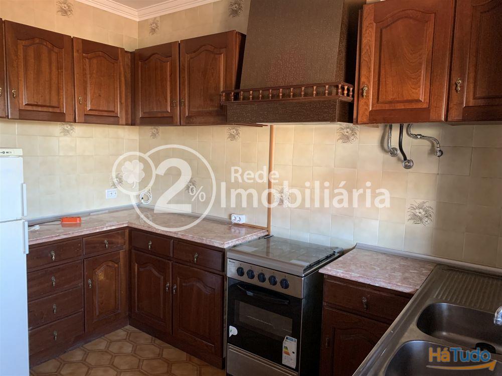 Moradia de dois pisos em São Bernardo Moradia de dois pisos em São Bernardo