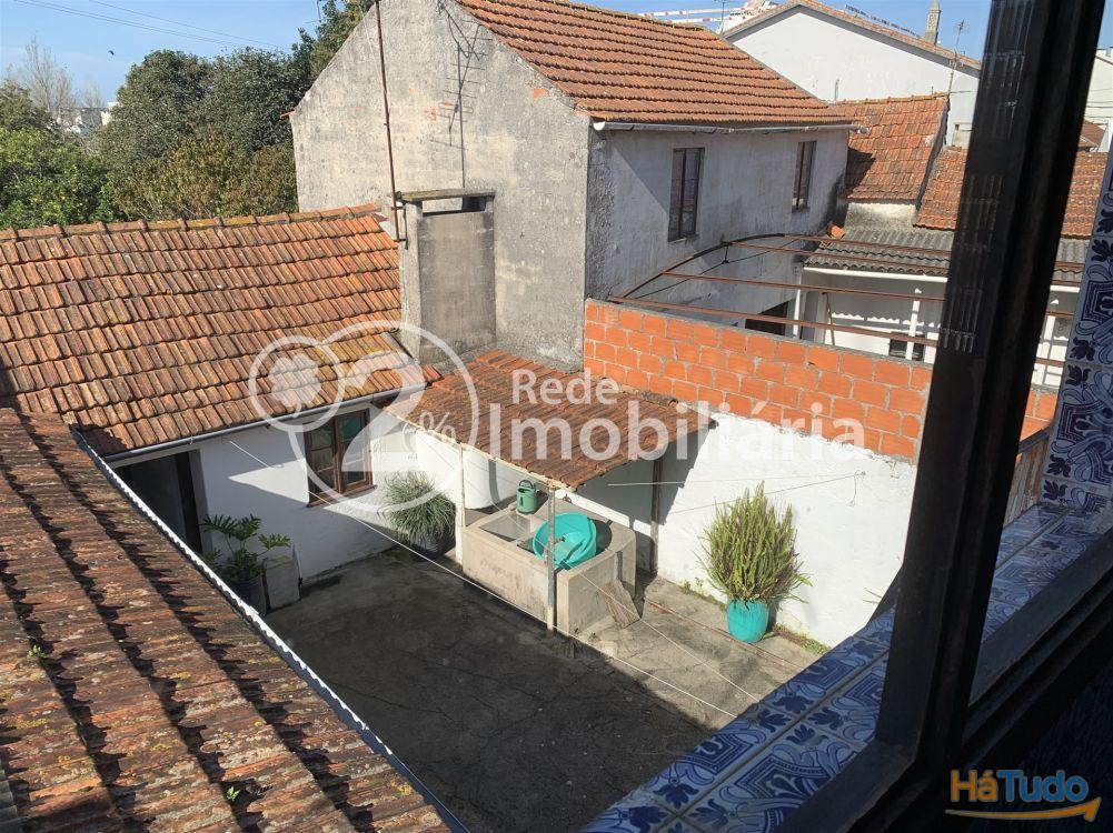 Moradia de dois pisos em São Bernardo Moradia de dois pisos em São Bernardo